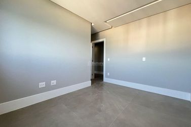 Apartamento &agrave; venda - 200m&sup2; - Meia Praia