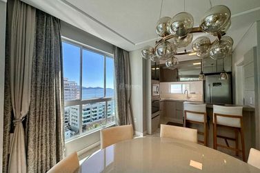 Apartamento &agrave; venda - 137m&sup2; - Meia Praia