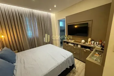 Apartamento &agrave; venda - 136m&sup2; - Meia Praia