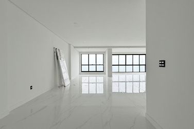 Apartamento &agrave; venda - 190m&sup2; - Meia Praia