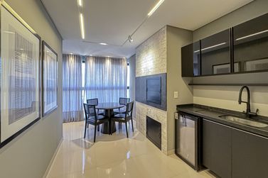 Apartamento &agrave; venda - 124m&sup2; - Meia Praia