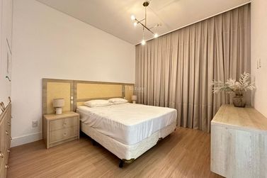 Apartamento &agrave; venda - 190m&sup2; - Meia Praia