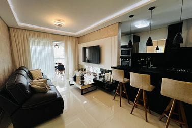 Apartamento &agrave; venda - 117m&sup2; - Meia Praia