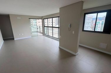 Apartamento &agrave; venda - 110m&sup2; - Meia Praia
