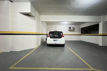 Apartamento &agrave; venda - 110m&sup2; - Meia Praia
