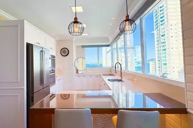 Apartamento &agrave; venda - 251m&sup2; - Meia Praia