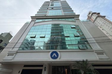 Apartamento &agrave; venda - 125m&sup2; - Meia Praia