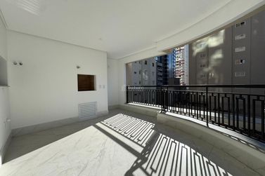 Apartamento &agrave; venda - 185m&sup2; - Meia Praia