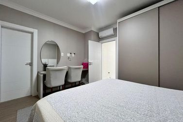 Apartamento &agrave; venda - 198m&sup2; - Meia Praia