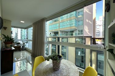 Apartamento &agrave; venda - 122m&sup2; - Meia Praia