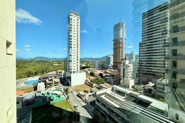 Apartamento &agrave; venda - 135m&sup2; - Meia Praia