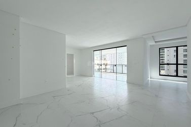 Apartamento &agrave; venda - 160m&sup2; - Meia Praia