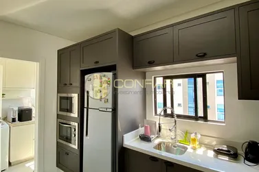 Apartamento &agrave; venda - 120m&sup2; - Meia Praia