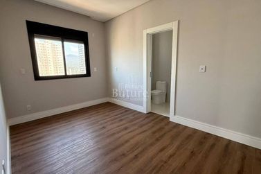 Apartamento &agrave; venda - 140m&sup2; - Meia Praia
