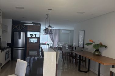 Apartamento &agrave; venda - 95m&sup2; - Meia Praia