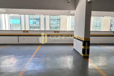 Apartamento &agrave; venda - 167m&sup2; - Meia Praia