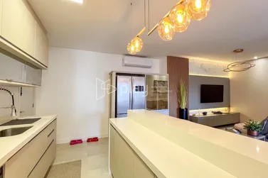 Apartamento &agrave; venda - 115m&sup2; - Meia Praia