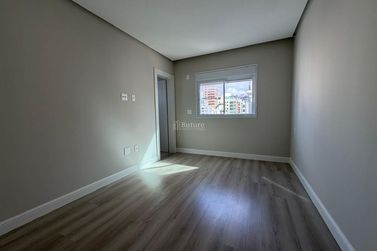 Apartamento &agrave; venda - 162m&sup2; - Meia Praia
