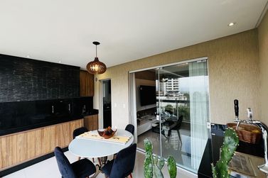 Apartamento &agrave; venda - 117m&sup2; - Meia Praia