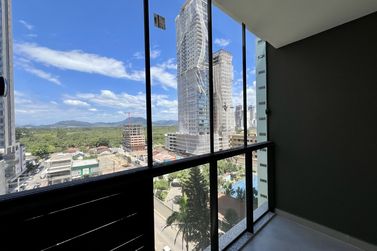Apartamento &agrave; venda - 40m&sup2; - Meia Praia