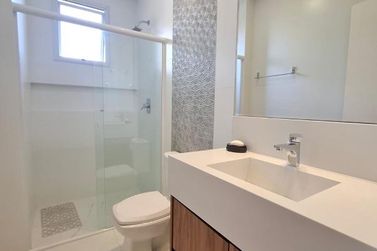Apartamento para alugar - 132m&sup2; - Meia Praia