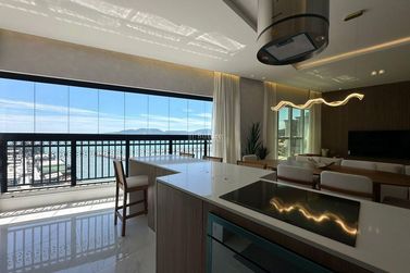 Apartamento &agrave; venda - 140m&sup2; - Meia Praia