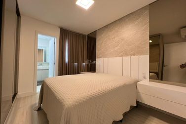 Apartamento &agrave; venda - 130m&sup2; - Meia Praia