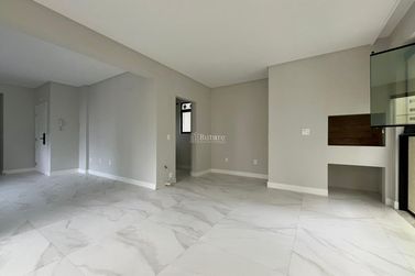 Apartamento &agrave; venda - 125m&sup2; - Meia Praia