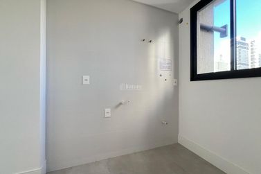 Apartamento &agrave; venda - 132m&sup2; - Meia Praia