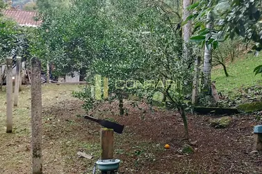 Ch&aacute;cara &agrave; venda - 130m&sup2; - Moura