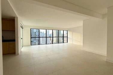 Apartamento &agrave; venda - Meia Praia