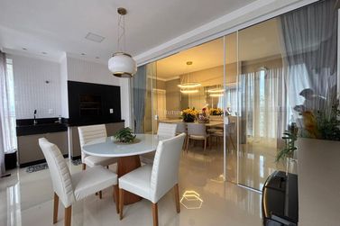 Apartamento &agrave; venda - 130m&sup2; - Meia Praia