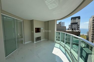 Apartamento &agrave; venda - 130m&sup2; - Meia Praia