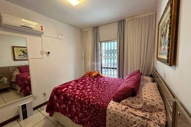 Apartamento &agrave; venda - 147m&sup2; - Meia Praia
