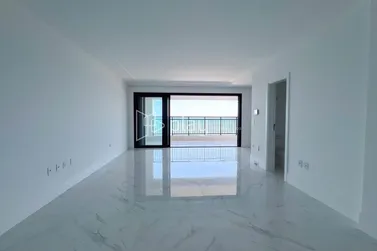 Apartamento &agrave; venda - 195m&sup2; - Centro