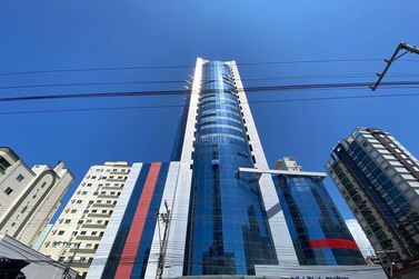Apartamento &agrave; venda - 229m&sup2; - Meia Praia