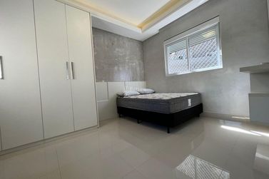 Apartamento &agrave; venda - 178m&sup2; - Meia Praia