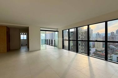Apartamento &agrave; venda - Meia Praia