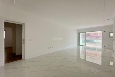 Apartamento &agrave; venda - 157m&sup2; - Meia Praia