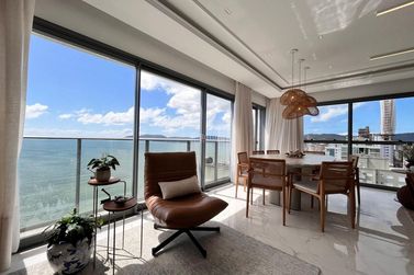 Apartamento &agrave; venda - 166m&sup2; - Meia Praia