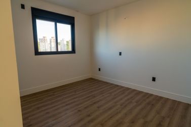 Apartamento &agrave; venda - 130m&sup2; - Meia Praia