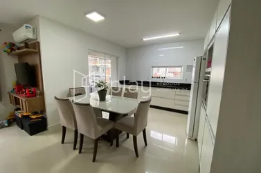 Apartamento &agrave; venda - 76m&sup2; - Meia Praia