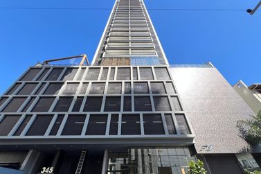 Apartamento &agrave; venda - 132m&sup2; - Meia Praia