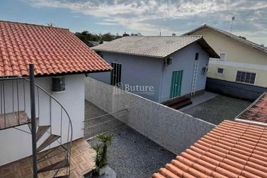 Casa &agrave; venda - 210m&sup2; - 
