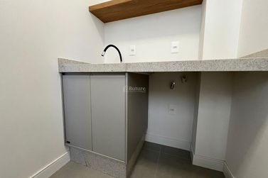 Apartamento &agrave; venda - 137m&sup2; - Meia Praia