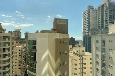 Apartamento &agrave; venda - 137m&sup2; - Meia Praia