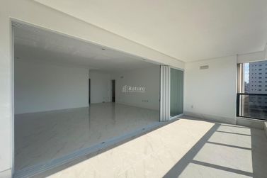 Apartamento &agrave; venda - 180m&sup2; - Meia Praia