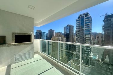 Apartamento &agrave; venda - 107m&sup2; - Meia Praia