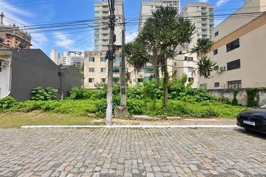 Terreno &agrave; venda - 520m&sup2; - Centro