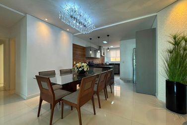 Apartamento &agrave; venda - 180m&sup2; - Meia Praia